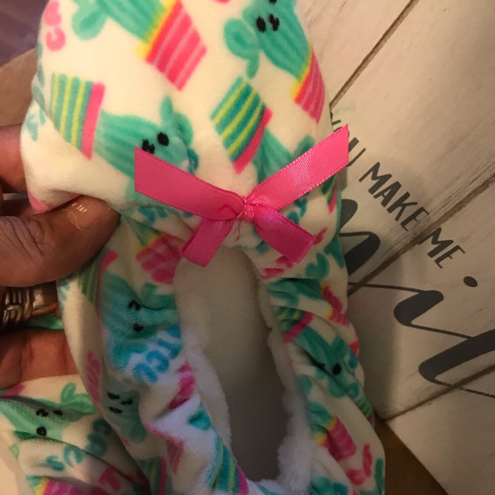 Slippers - Picture 1 of 2